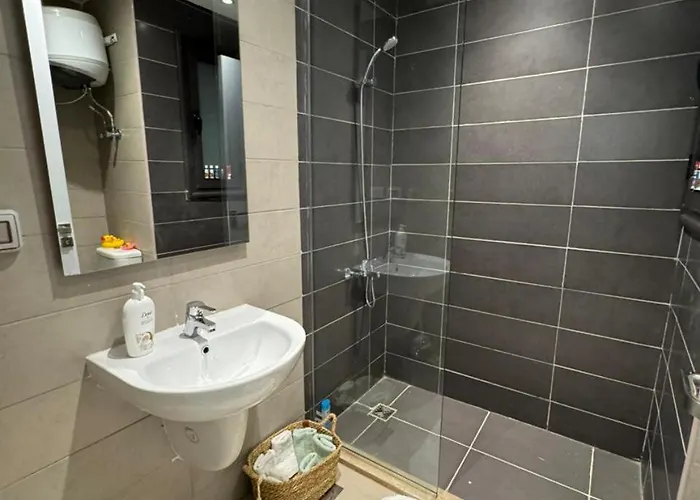 Bright & Calm 1br Pool View At G Cribs *